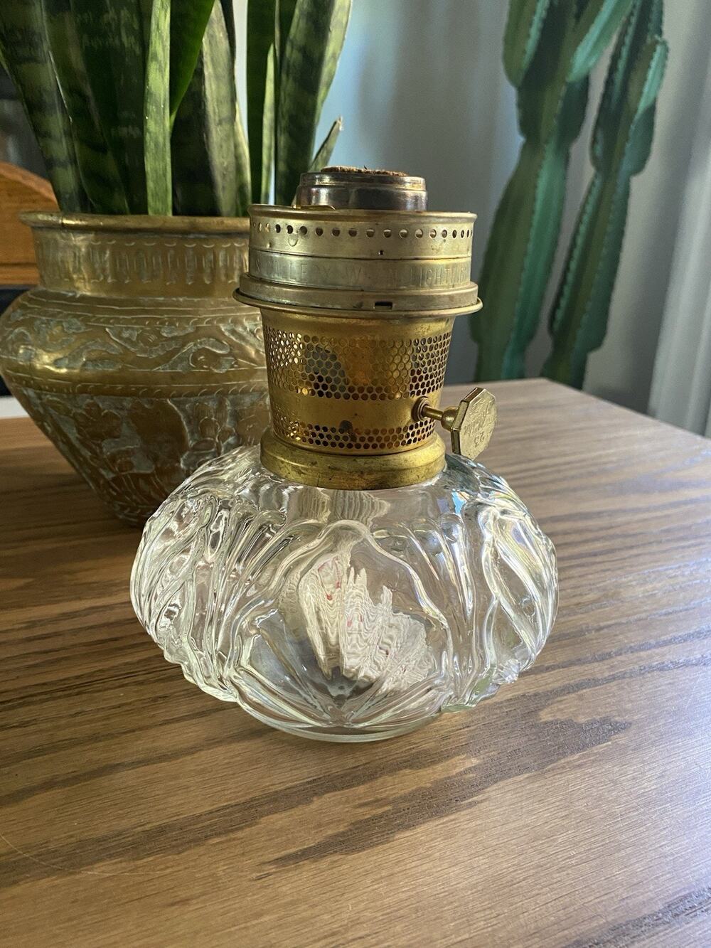 Antique Aladdin Model B Shell Pattern Oil Lamp With Central Burner Glass Lamp